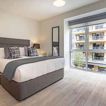 Modern Sandyford Bedroom 外观 照片