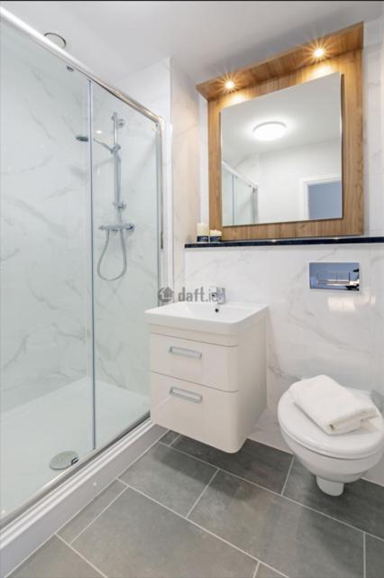 Modern Sandyford Bedroom 外观 照片