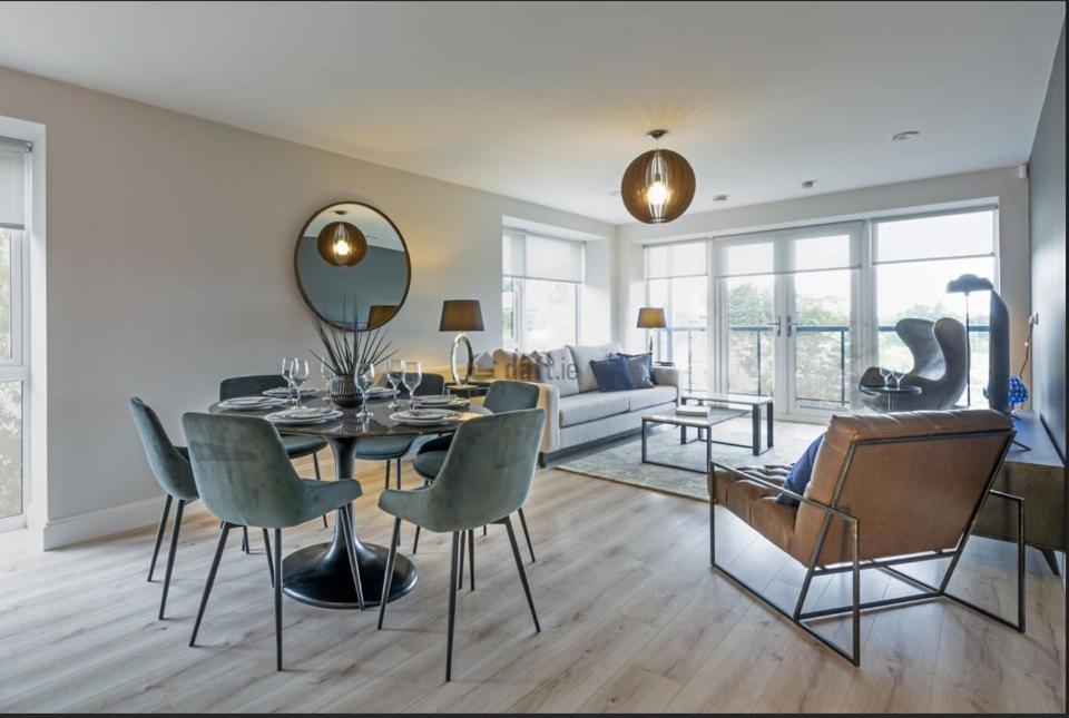 Modern Sandyford Bedroom 外观 照片